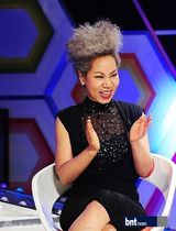 组图：仁顺伊等出演时尚节目展华丽舞台