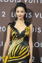 组图：范冰冰巩俐吴奇隆等出席上海时装秀