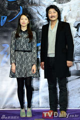 组图：韩星宋康昊拍新片变白发老人 李珉廷等助阵