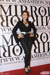 组图：张艾嘉关颖等亮相 李玟爆乳显曲线