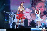 组图：蔡依林圣诞爆乳装抢镜 又唱又跳秀美腿