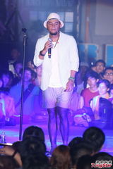 组图：张震岳台北开唱 耍冷加唱“Key哥”