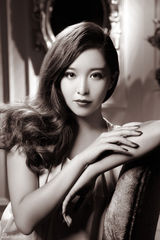 组图：阚清子黑白名媛大片 红唇微启幽暗魅惑