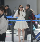 组图：伊能静煲电话粥显怒相 疑与秦昊隔空吵架