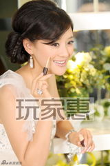 组图：袁姗姗身着白色礼服 诠释清新“美肌”大片