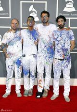 组图：格莱美红毯群星纷纷亮相星光熠熠