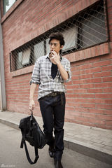 组图：陈楚河初秋街拍 洒脱不羁展独特魅力