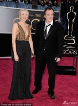 组图：导演昆汀-塔伦蒂诺携女伴亮相红毯