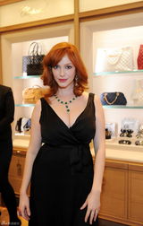 组图：丰满亨德里克斯V字裙低胸性感亮相