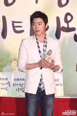 组图：陈意涵封台版金泰熙暗爽 赵正锡电眼迷人