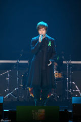 组图：TOP榜歌手祈福雅安 李宇春获全能艺人