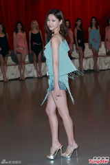 组图：倪晨曦教走猫步 亚姐佳丽奇招突围