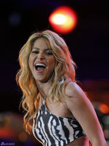 高清图：世界杯官方演唱会上演 夏奇拉热力四射