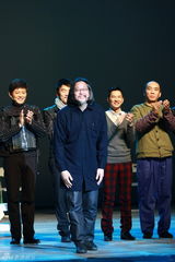 高清图：《陪我看电视》北京首演 呈现内地变迁