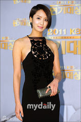 组图：SBS和KBS颁奖典礼 韩石奎申河均分获演技大奖