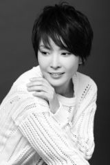 组图：刘威葳黑白调写真 简约中体现V式恬淡