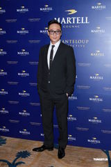 组图：陈百祥携妻子现身活动 曝TVB小偷多