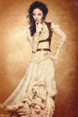 组图：刘雨欣复古写真女王范气场十足