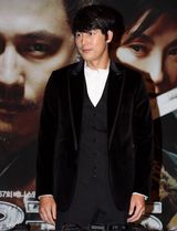 组图：《剑雨》韩国首映 主演郑雨盛帅气亮相