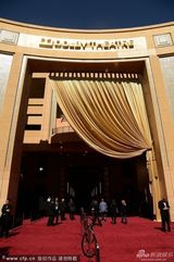 组图：第85届奥斯卡红毯-小金人星光熠熠