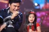 高清组图：钟镇涛和闺女抢戏 小女儿显露明星锋芒