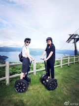 组图：高晓松全家游日本 80后爱妻晒美照