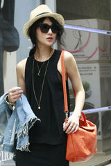 组图：陈燃复古范街拍引爆夏日流行风