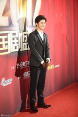 组图：大仁哥陈柏霖亮相国剧盛典 坦言想念林依晨