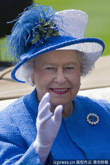 组图：英皇家赛马会女士日 奢华帽子秀愈演愈烈