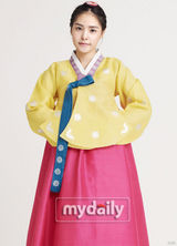 组图：朴河善闵孝琳LPG等韩国女艺人送中秋祝福