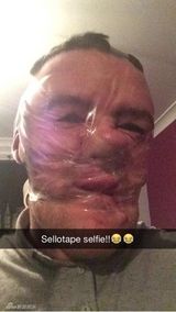 组图：蛇精病网友比赛胶带粘脸 集体不成人形