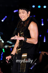 组图：Rain首尔演唱会华丽开唱 入伍前最后一场