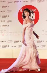 组图：陈紫函亮相《时尚先生》盛典 优雅长裙秀香肩