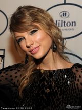 组图：斯威夫特派对变小野豹 透视短裙秀美腿