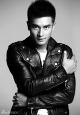 组图：郑凯黑白写真大片 演绎帅气雅痞熟男