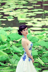 组图：芙蓉姐姐青花瓷玩中国风 重回清华园摆POSE