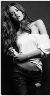 组图：西班牙超模克拉拉-阿隆索性感写真