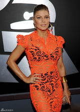 高清组图：格莱美红毯费姬橙色透视礼服露内衣