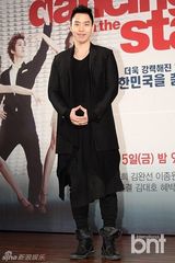 组图：韩国打造《舞林大道》 金圭丽裸背霏优雅