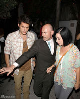 组图：凯蒂和梅耶和好如初 被目击一同就餐