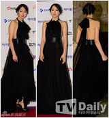 组图：百想红毯朴有天帅气 女星主打黑裙秀性感