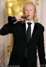 组图：奥斯卡后台海瑟薇圆梦落泪 李安拜年