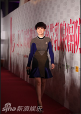 组图：海清BOBO头俏皮亮相杂志周年庆
