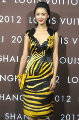 组图：范冰冰巩俐吴奇隆等出席上海时装秀