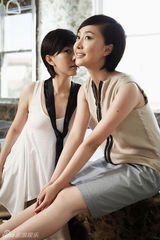 组图：清纯气质女星刘园园演绎双生花写真