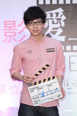 组图：胡夏与赵慧仙合作微电影 内向怕拍亲密戏