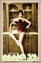 组图：张辛苑拍《冥王星》写真 显复古冷艳气质