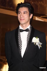 组图：唐志中新娘遭整蛊 王力宏潘玮柏黑人欲吻