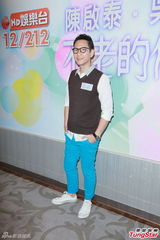 组图：吴绮莉开心抗衰老 自曝怀孕时想过自杀