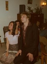 组图：翁美玲生前英国旧照曝光 与荷兰男友恩爱